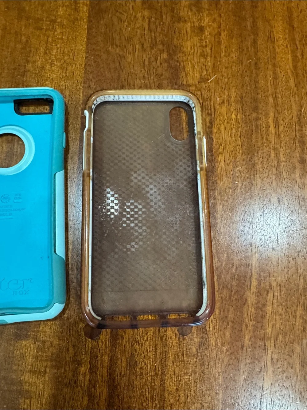 Lot of 4 iPhone cases 2 are OtterBox